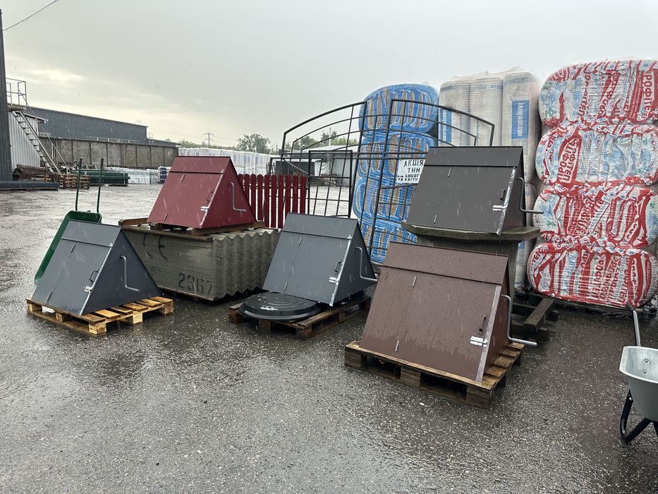 сірий/коричневий/червоний дах/будиночок на криницю, з корбою 7016/8019