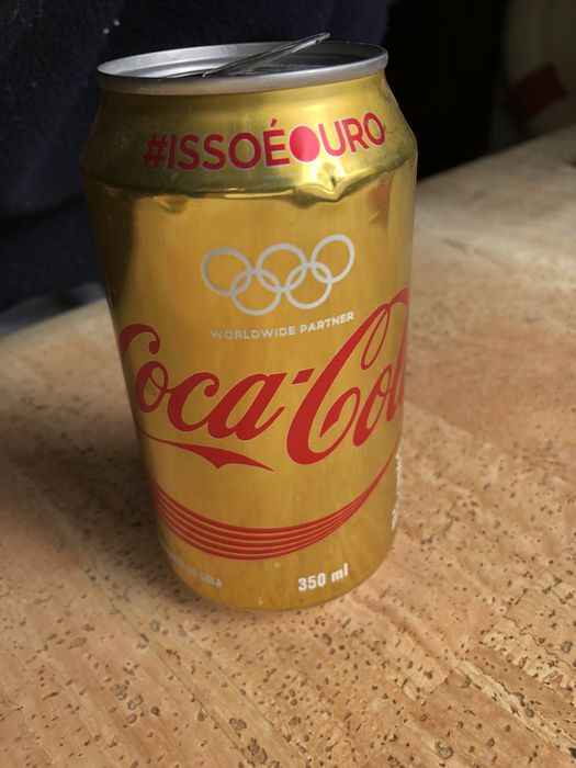 Coleção copos e latas eventos desportivos