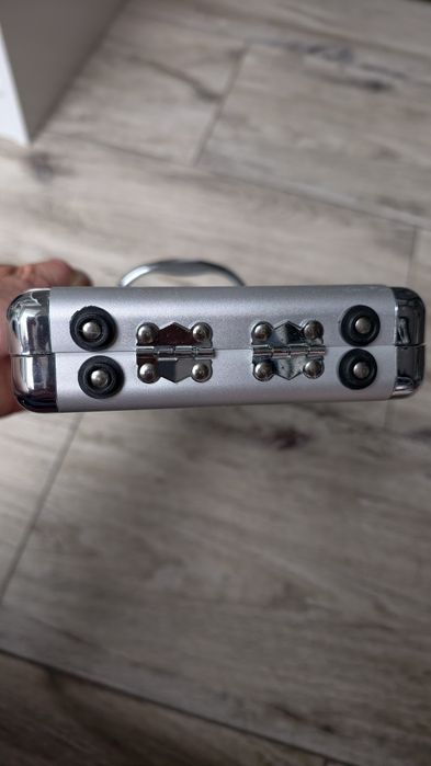 Zestaw do makijażu w aluminiowej kasetce