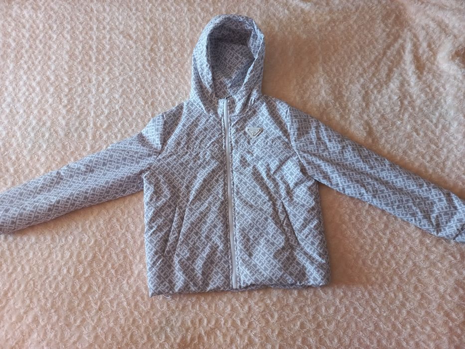 Куртка для дівчинки.
