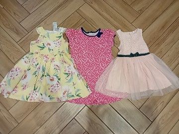 Sukienki dziewczęce  104