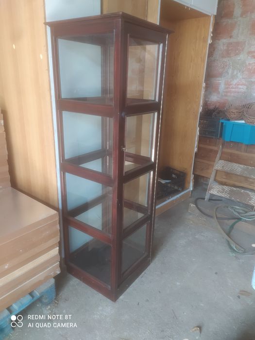 móvel expositor com 4 prateleiras