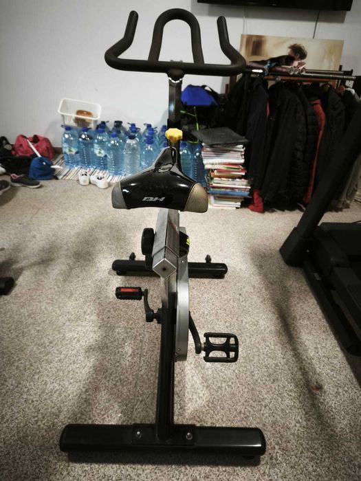 Bicicleta spinning de ginásio BH SB2 Pro linha semi-profissional excelente estado