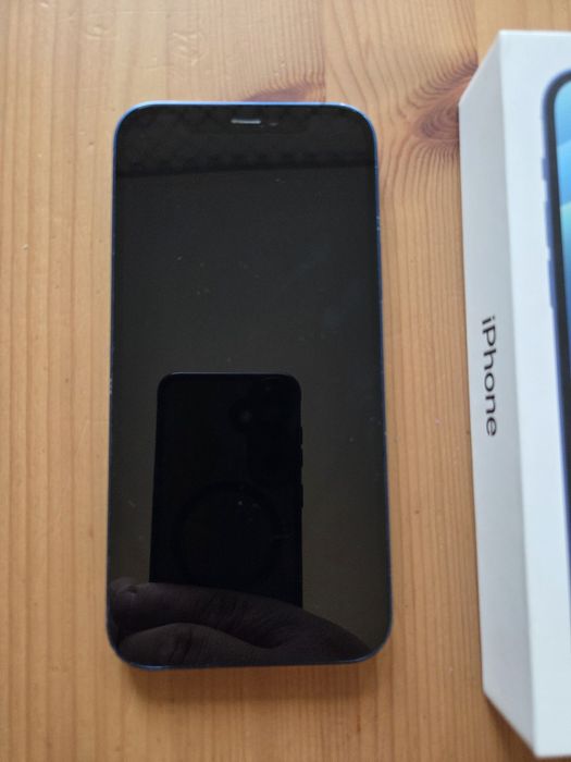 iPhone 12         .