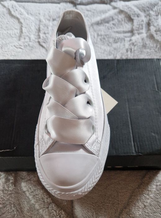 Converse perłowe wstążka r.33