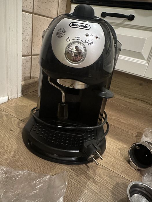 Ekspress ciśnieniowy kolbowy  delonghi