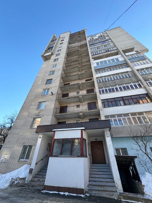 Продаж 3к укомплектованої квартири у спальному районі міста