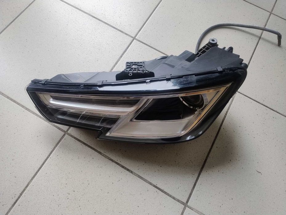 Lampa lewa przednia xenon  AUDI A4 8W B9