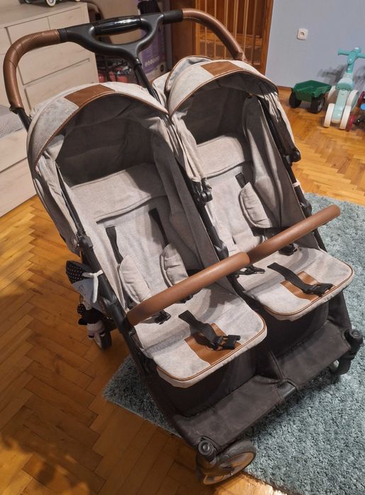 Wózek spacerowy dla bliźniąt