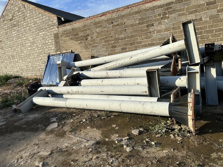 Słup stalowy  fi 330 konstrukcja hali słupy rura