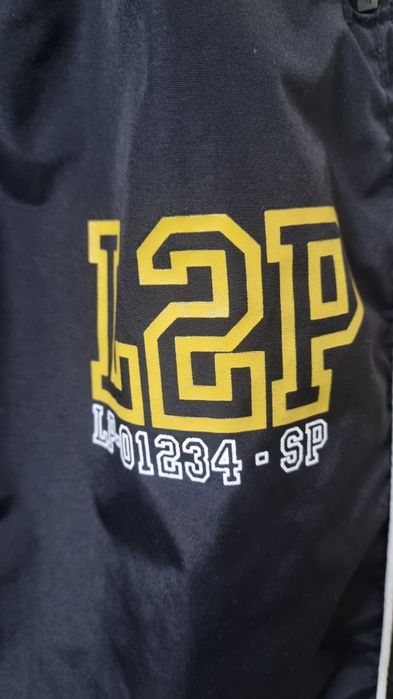 Czarne spodnie dresowe ortalionowe 122/128 chłopięce cool by c&a