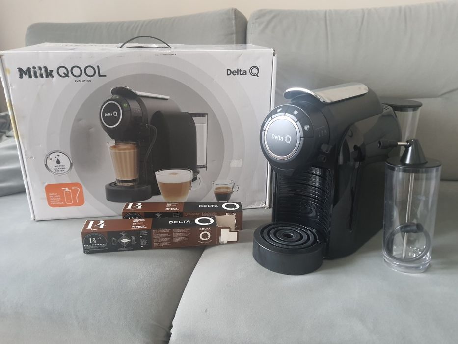 Ekspres do kawy ze spieniaczem Delta Q kapsułki