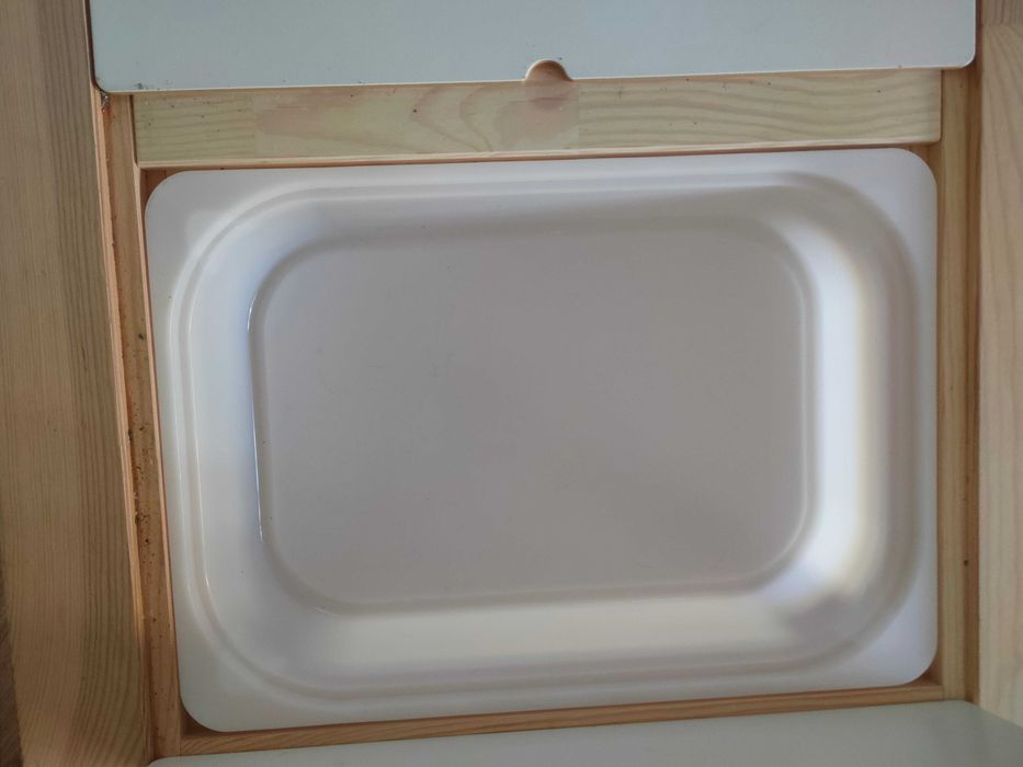 Mesa Flisat com 2 caixas de Arrumação