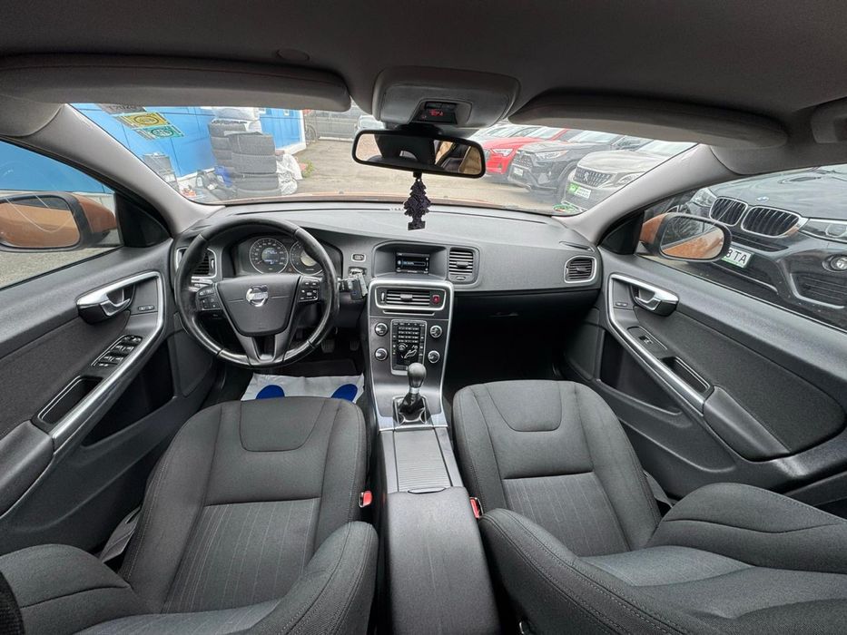 VOLVO V60 1,6 л. D2 не фарбований ВІДЕО
