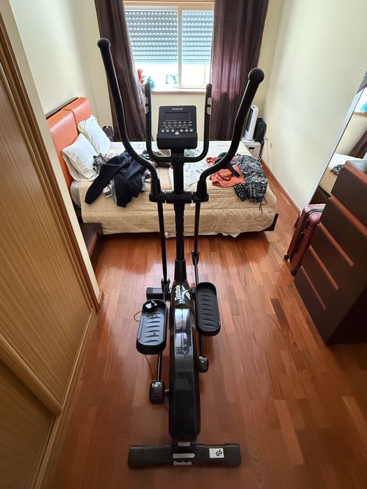 Maquina Eliptica marca Reebok z9 quase nova