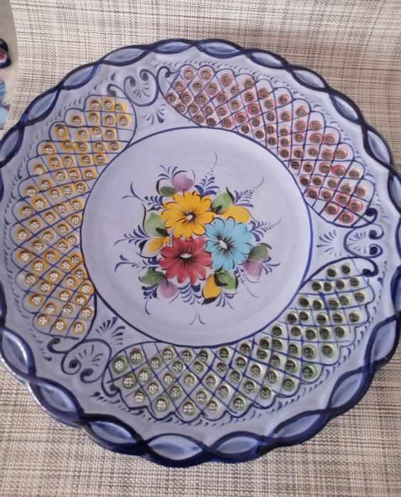 Bonito prato loiça Alcobaça com 39,5 cm decoração floral estado novo