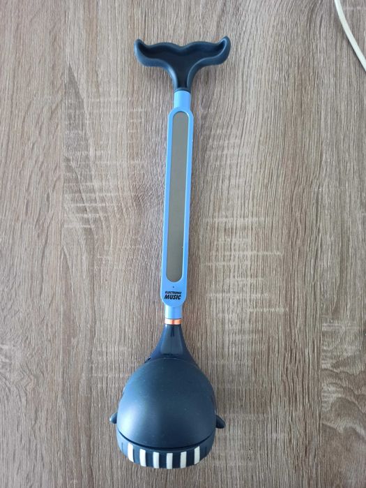Otamatone instrumento musical japonês elétrico