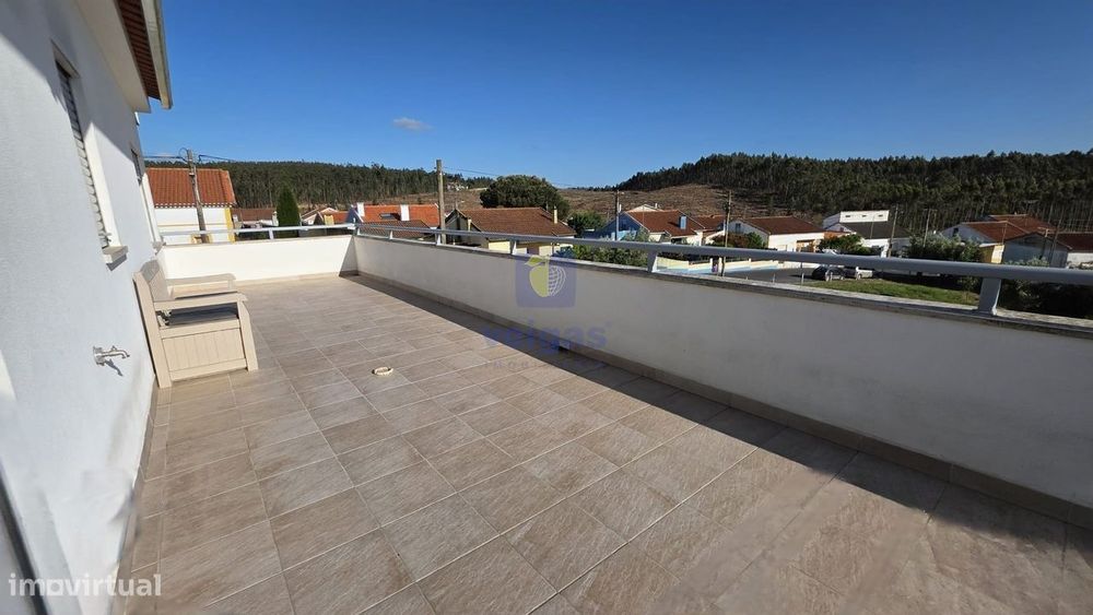 Apartamento T2 com Terraço em Outeiro da Cabeça