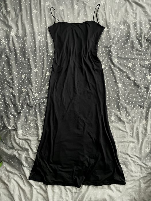 Довге плаття максі сукня вечірня на тонких бретелях з відкритою спиною