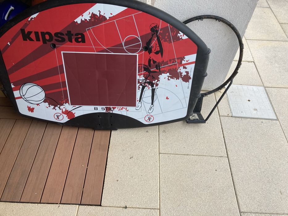 Tabela de basket por estrear e cesto metálico da kipsta