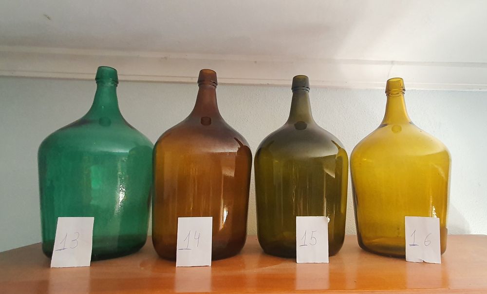 Garrafões de vidro