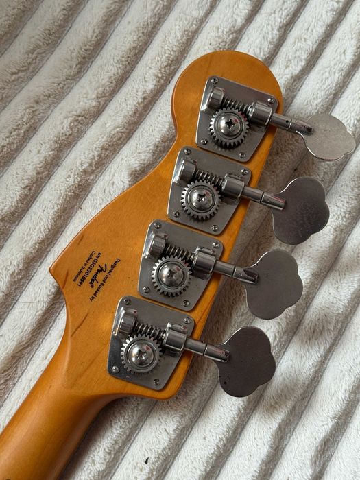 Bas Squier by Fender Precission Bass 40th Anniversary (EMG, High Mass)