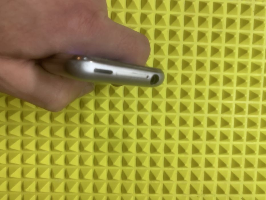 Телефон iPhone 2g 8gb