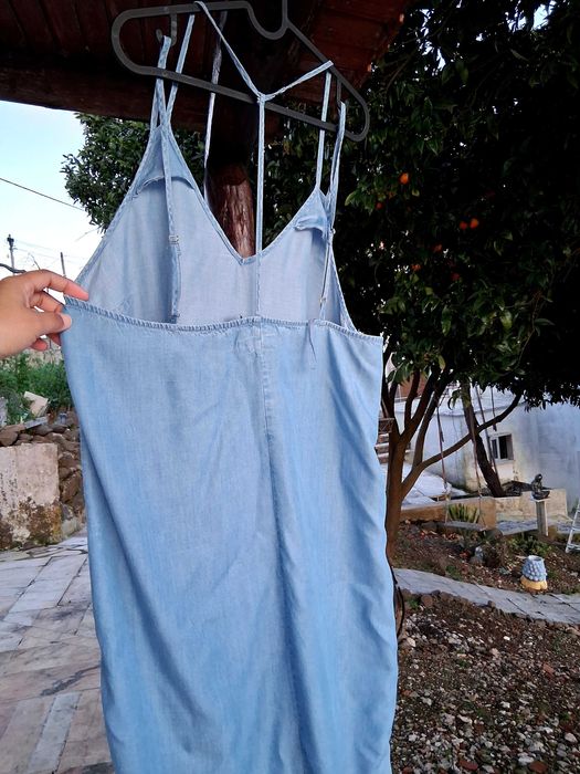Vestido Lefties e vestido Stradivarius.