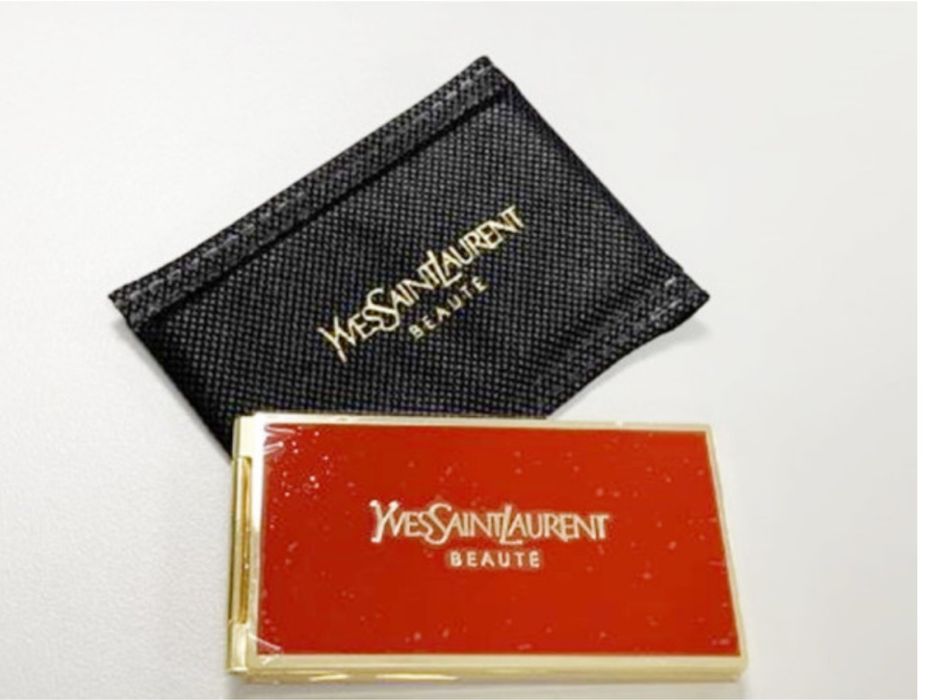 Дзеркало для макіяжу ysl