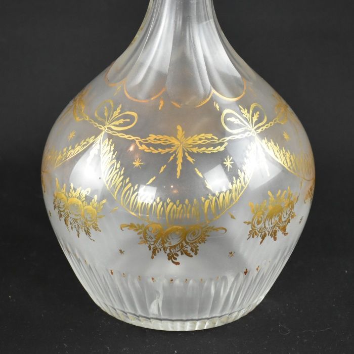 Garrafa em vidro / cristal com dourados