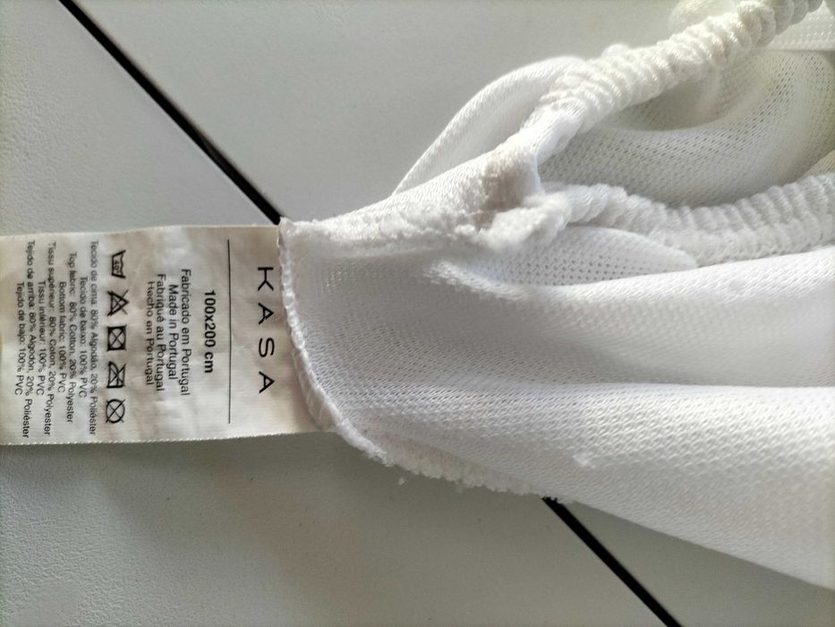 Resguardo plastificado para cama de bebé