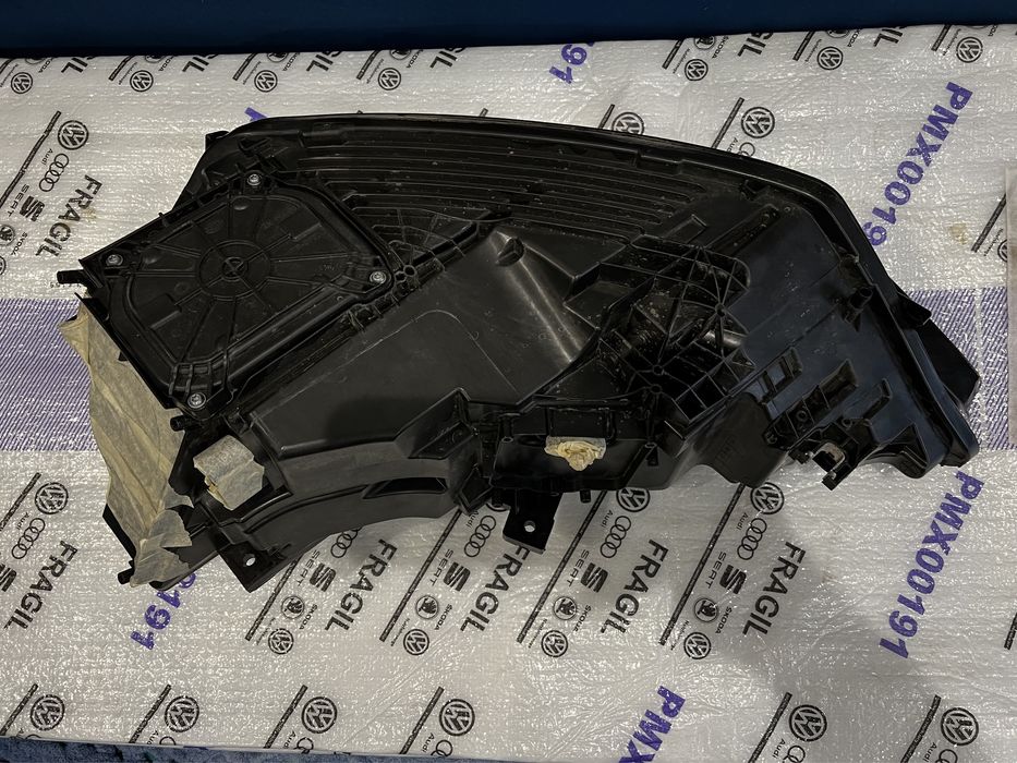 Фара Audi A8/S8 D5