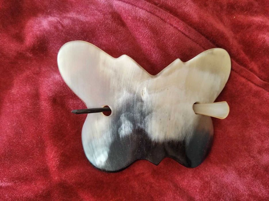 Заколка на волосы из кости