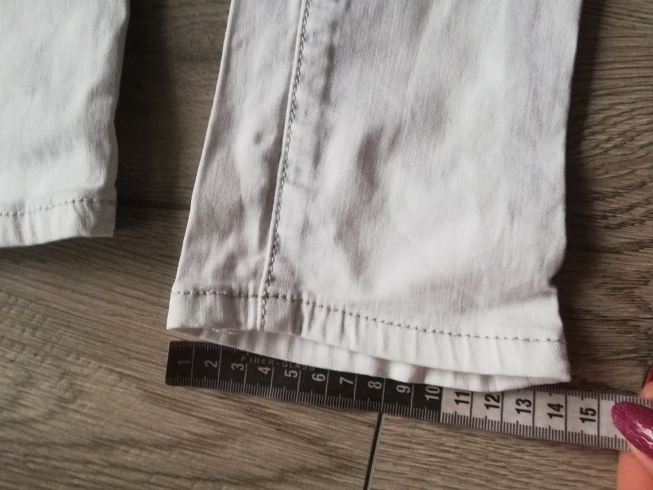 R. 40 goodies białe spodnie szare przetarcia