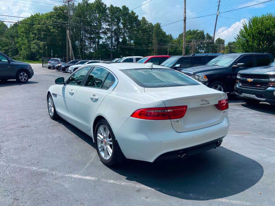 Jaguar XE 25t Premium      2018