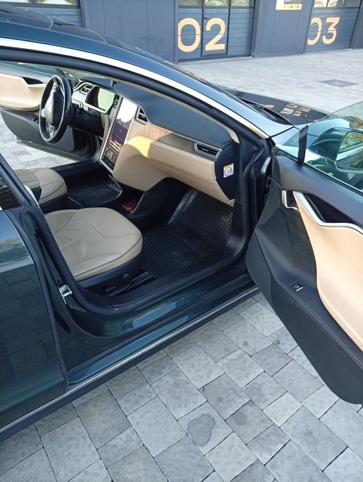 Продам Авто Tesla Model s