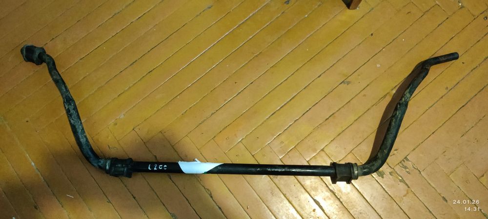 Передня стійка стабілізатора  Mitsubishi L200