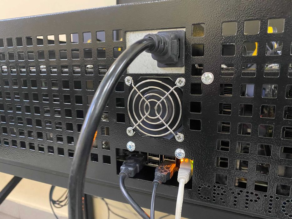 Комплект для майнінгу в закритому корпусі на 8 карт! Гарантія