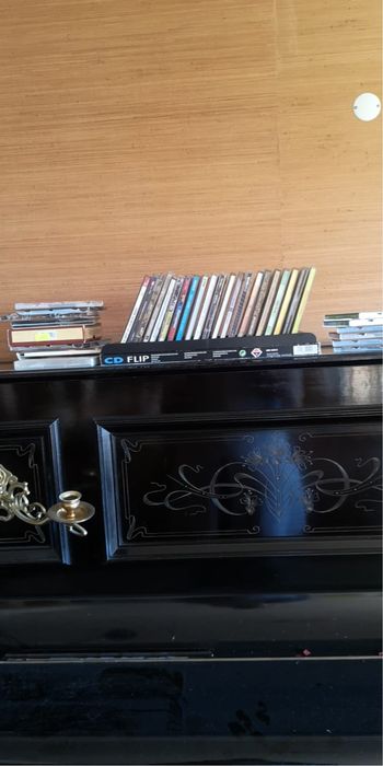 Movel e CDs e cassetes