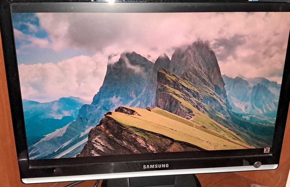 Монитор Samsung 22" SyncMaster226cw