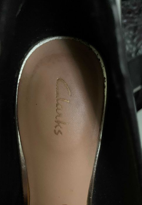 продам шкіряні туфлі Clarks 37 розмір