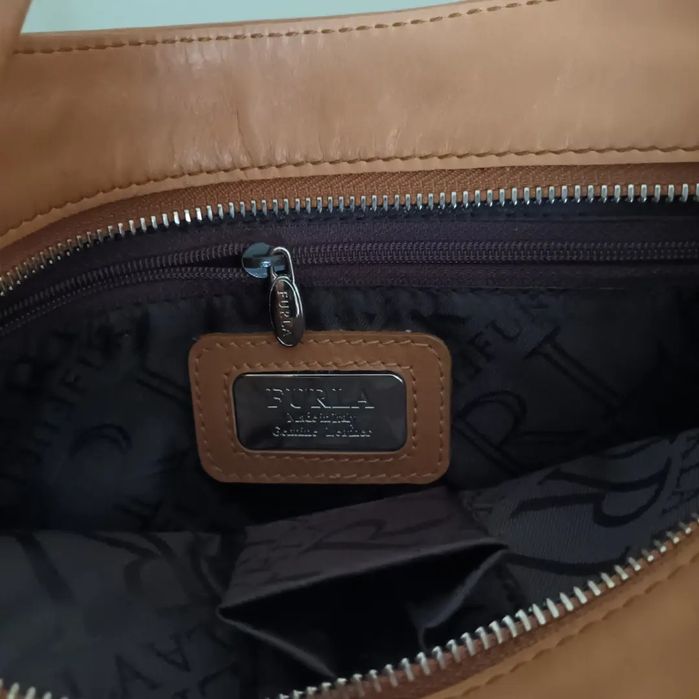 Mala Furla de pele em tom camel