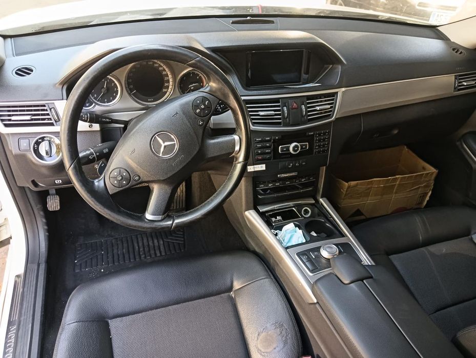 Dobradiça Direita Do Capô Mercedes-Benz Clase