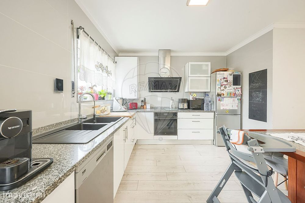 Apartamento T2 | 2 WC | Garagem | 5min a pé da praia