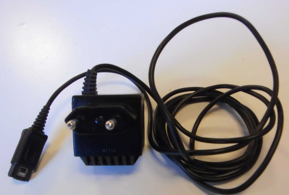 Carregador Original ASPRO para diversos telemóvel: Output: 5V-300mA