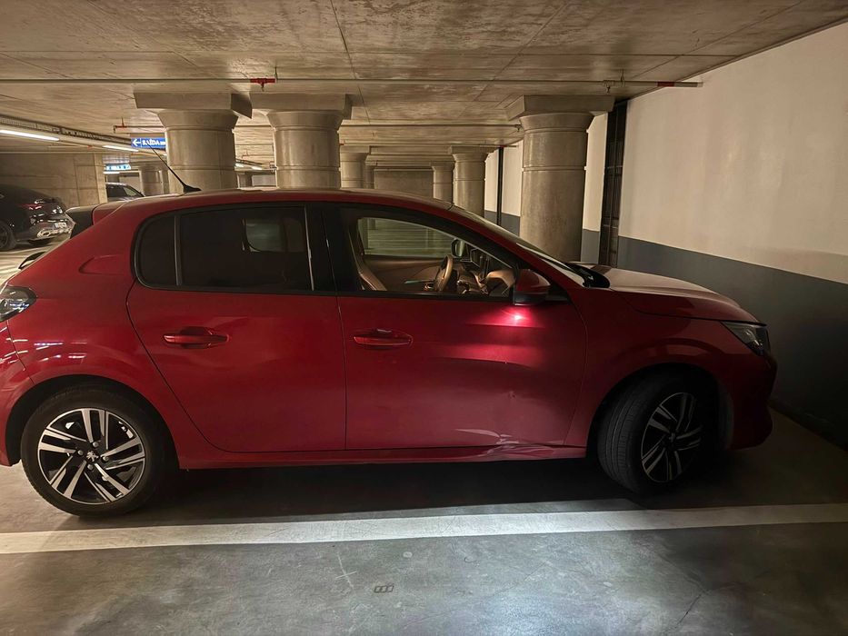 Carro Peugeot 208