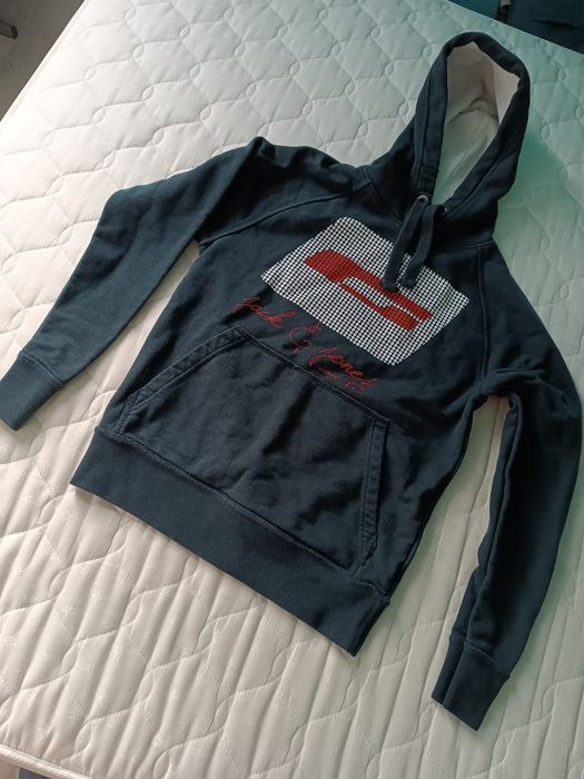 Bardzo gruba bluza z kapturem.