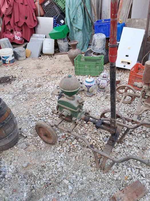 Bomba de transfega antiga.