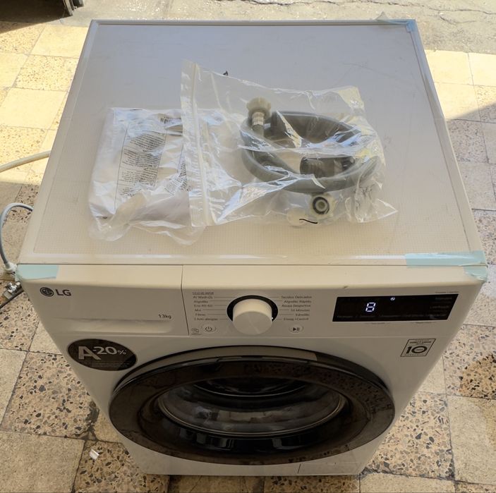 Máquina de Lavar Roupa LG F4WR5013A6W (13 kg - 1400 rpm - Branco)