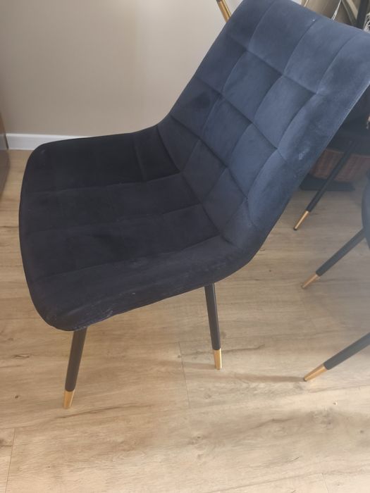 Krzesła welurowe czarne